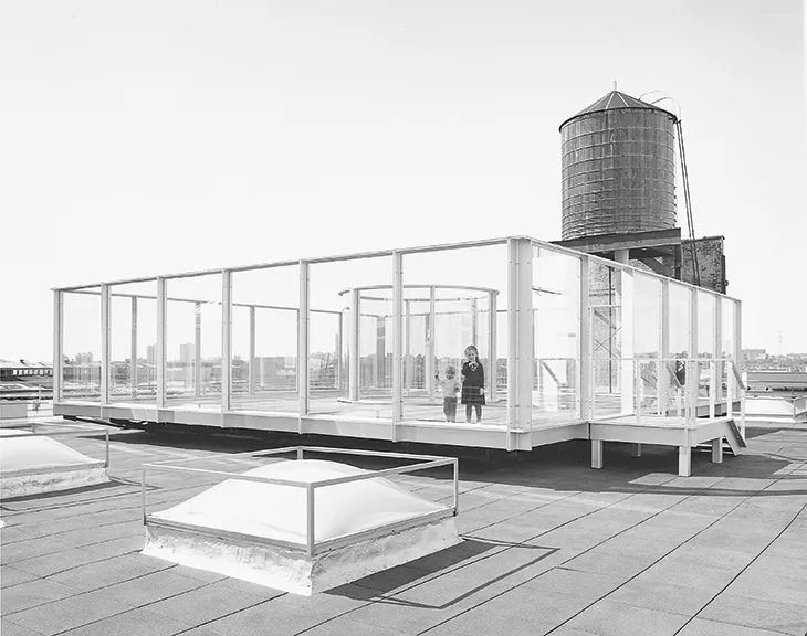 Rooftop Urban Park Project (1981–91), Dan Graham, installed on the roof of the Dia Center for the Arts at 548 West 22nd Street in Chelsea, New York. Photo: Bill Jacobson Studio, New York; courtesy Dia Art Foundation, New York; © Dan Graham